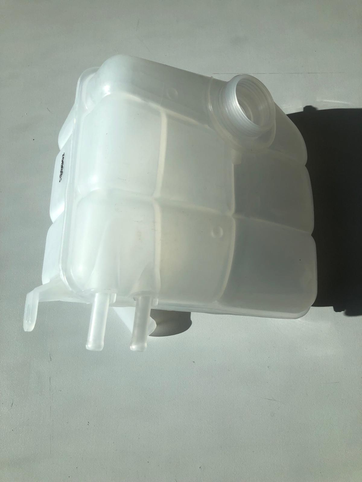 8T16 8K218 AB YEDEK SU BİDONU CONNECT FOCUS 1